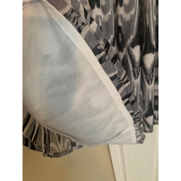 Size M- NWT- Summer halter style dress. - Picture 4 of 6